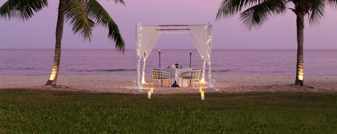 celebrate-love-valentines-dinner-by-the-sea