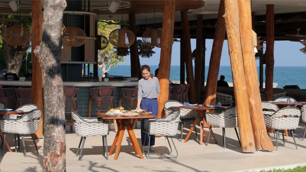 "ร้านอาหารริมทะเลหัวหิน